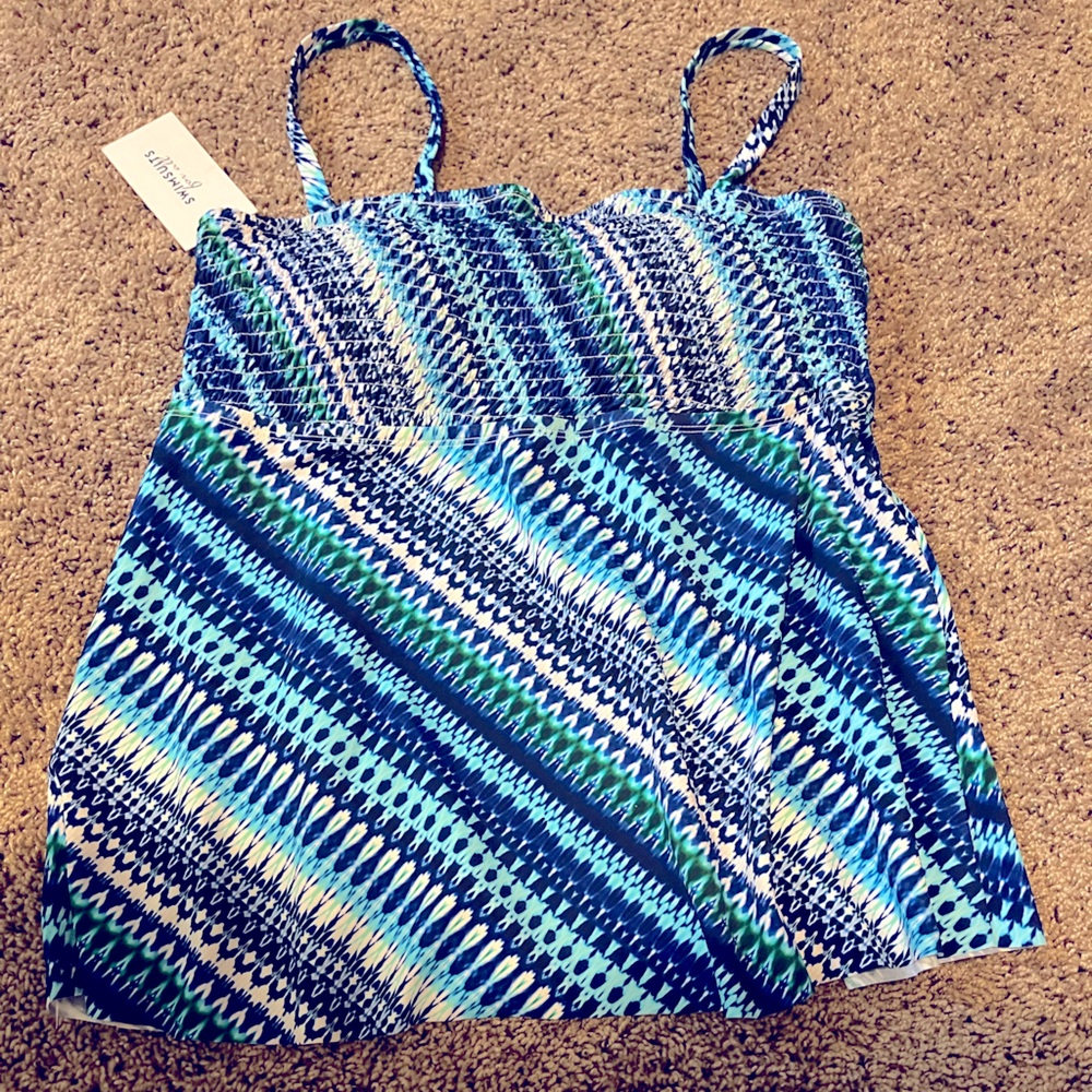 NWT- Women’s tankini top. Size 16